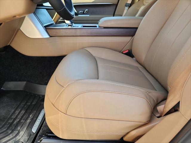 2026 Land Rover Range Rover P550e SE