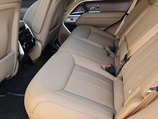 2026 Land Rover Range Rover P550e SE