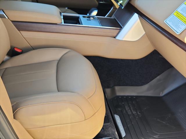 2026 Land Rover Range Rover P550e SE