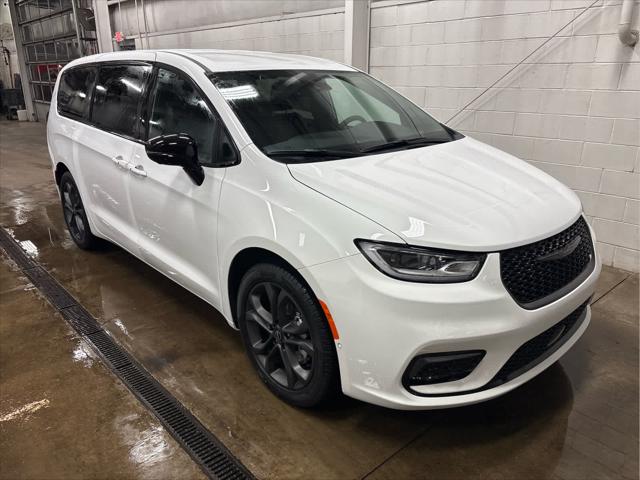 New 2026 Chrysler Pacifica For Sale in Wilmington, OH