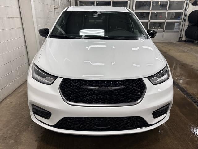 New 2026 Chrysler Pacifica For Sale in Wilmington, OH