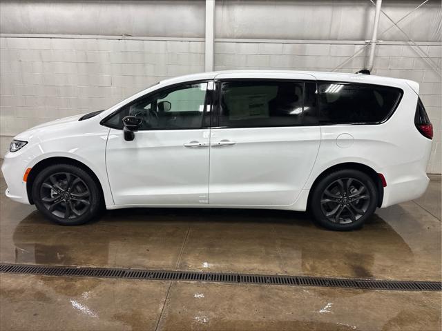 New 2026 Chrysler Pacifica For Sale in Wilmington, OH