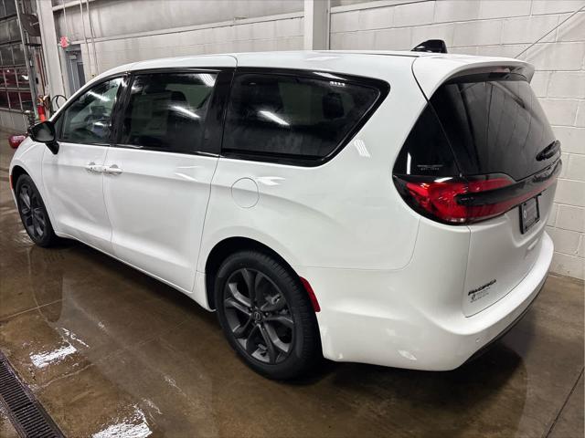 New 2026 Chrysler Pacifica For Sale in Wilmington, OH