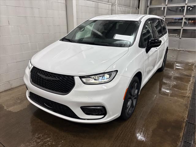 New 2026 Chrysler Pacifica For Sale in Wilmington, OH