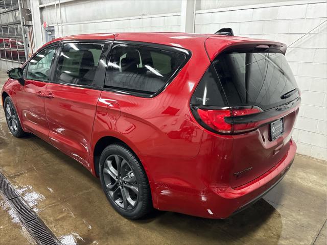 New 2026 Chrysler Pacifica For Sale in Wilmington, OH