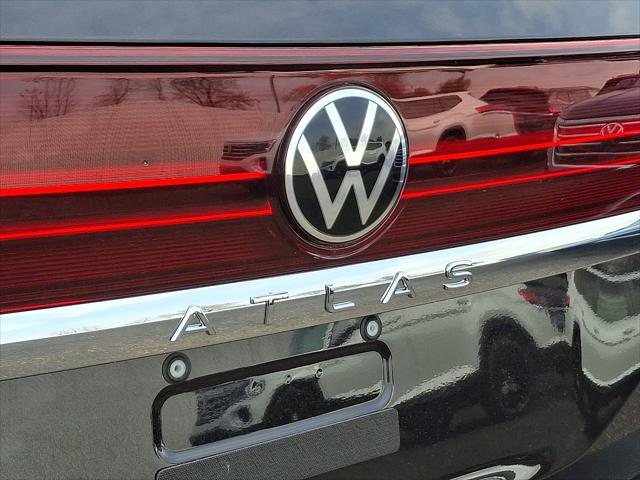 2026 Volkswagen Atlas SE with Technology
