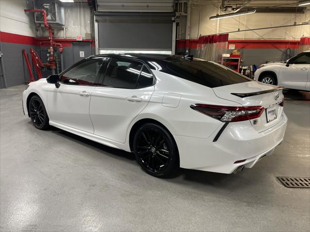 Certified Used 2023 MID BLK/WIND CHILL Toyota  image 8