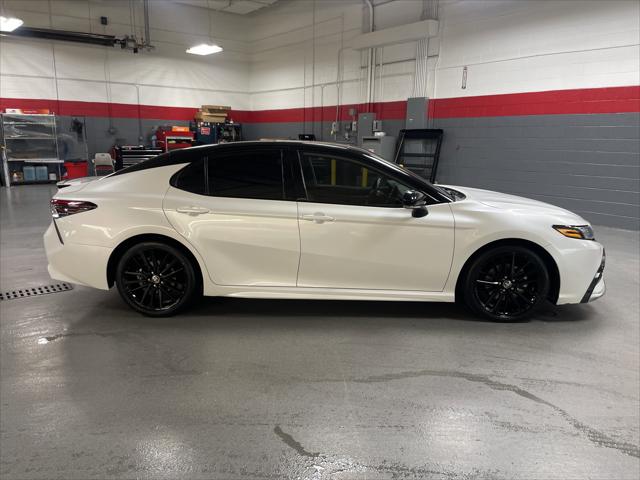 Certified Used 2023 MID BLK/WIND CHILL Toyota  image 11