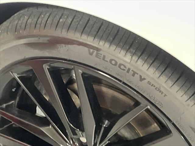 Certified Used 2023 MID BLK/WIND CHILL Toyota  image 12