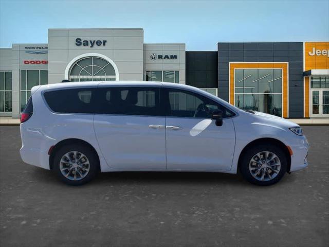 2026 Chrysler Pacifica PACIFICA SELECT AWD