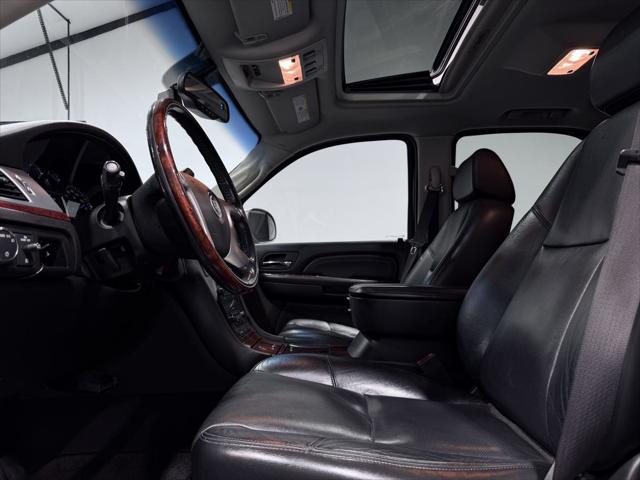 2008 Cadillac Escalade Standard
