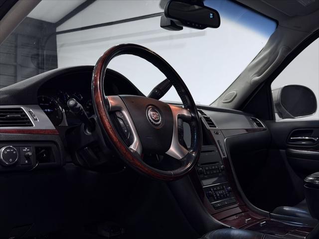 2008 Cadillac Escalade Standard