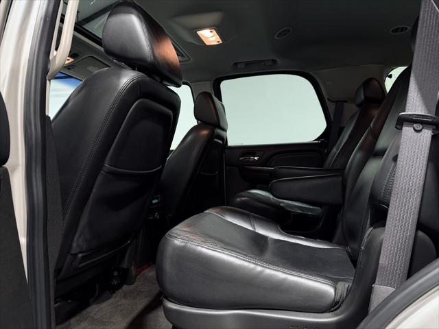 2008 Cadillac Escalade Standard