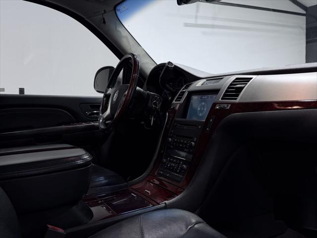 2008 Cadillac Escalade Standard