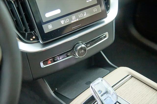 2026 Volvo XC90 Plug-In Hybrid Plus, T8 AWD, Electric/Gasoline, Bright, 7 Seats