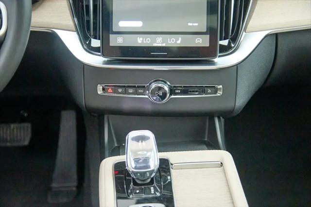 2026 Volvo XC90 Plug-In Hybrid Plus, T8 AWD, Electric/Gasoline, Bright, 7 Seats