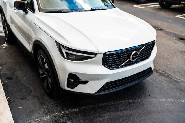 2025 Volvo XC40 B5 Plus Dark Theme