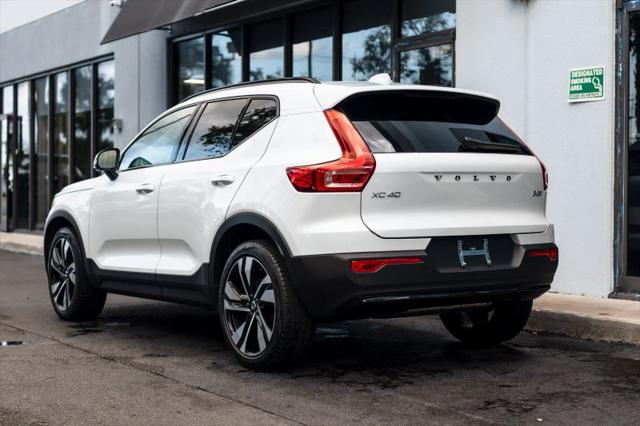 2025 Volvo XC40 B5 Plus Dark Theme