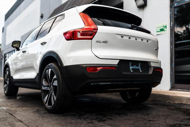 2025 Volvo XC40 B5 Plus Dark Theme