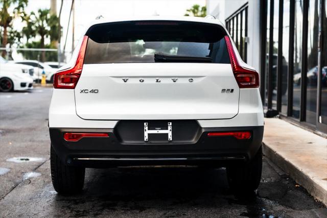 2025 Volvo XC40 B5 Plus Dark Theme