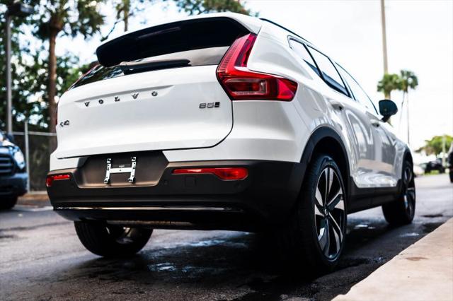 2025 Volvo XC40 B5 Plus Dark Theme