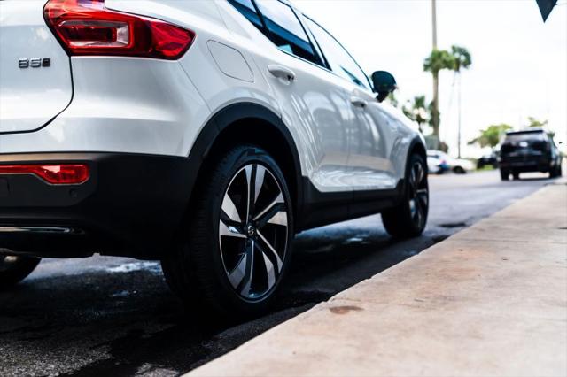 2025 Volvo XC40 B5 Plus Dark Theme