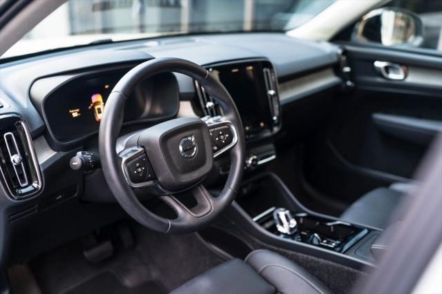 2025 Volvo XC40 B5 Plus Dark Theme