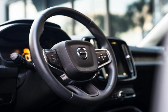 2025 Volvo XC40 B5 Plus Dark Theme