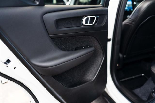 2025 Volvo XC40 B5 Plus Dark Theme
