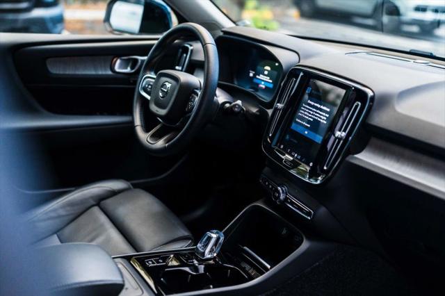 2025 Volvo XC40 B5 Plus Dark Theme