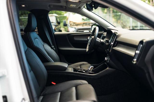 2025 Volvo XC40 B5 Plus Dark Theme