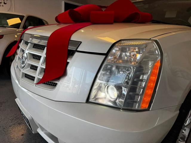 2007 Cadillac Escalade Standard