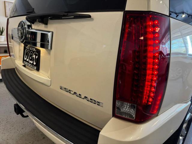 2007 Cadillac Escalade Standard