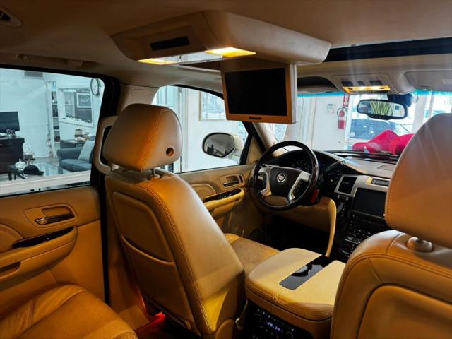 2007 Cadillac Escalade Standard