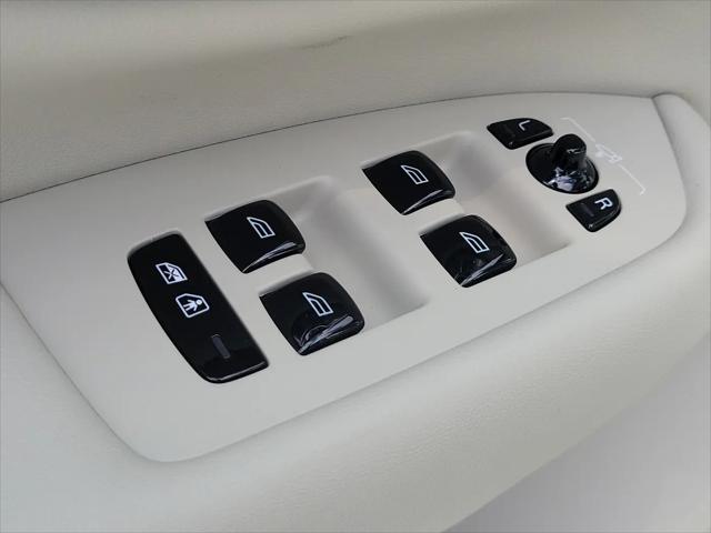 2026 Volvo XC90 Ultra, B6 AWD Gas (mild hybrid), Gasoline, Bright, 6 Seats