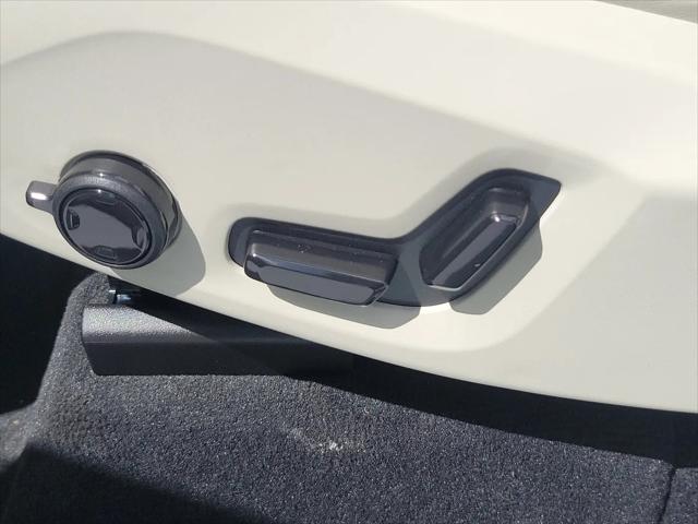 2026 Volvo XC90 Ultra, B6 AWD Gas (mild hybrid), Gasoline, Bright, 6 Seats