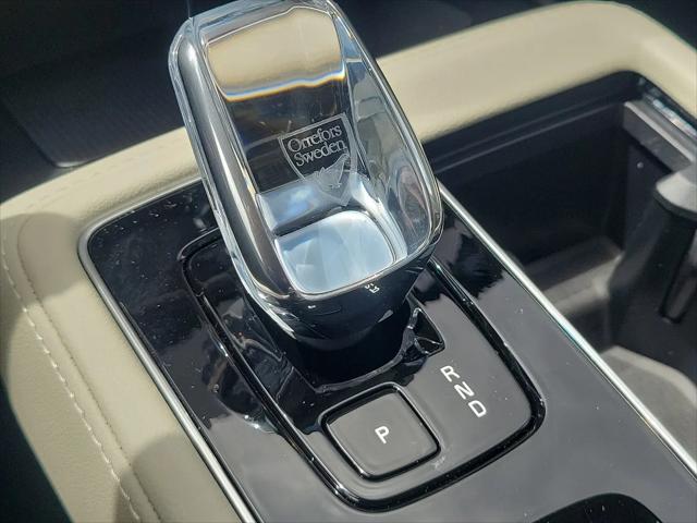 2026 Volvo XC90 Ultra, B6 AWD Gas (mild hybrid), Gasoline, Bright, 6 Seats