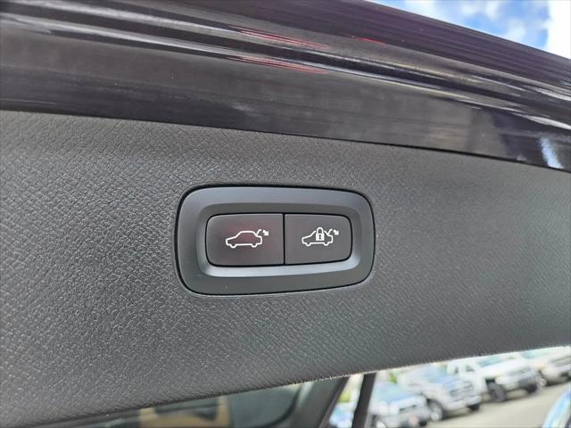 2017 Volvo XC90 T6 Momentum
