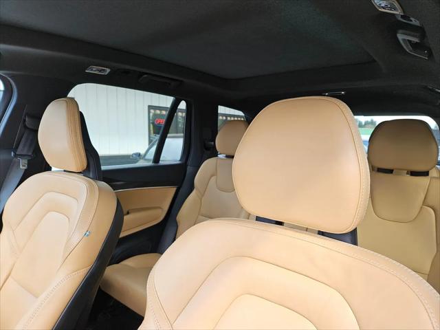 2017 Volvo XC90 T6 Momentum
