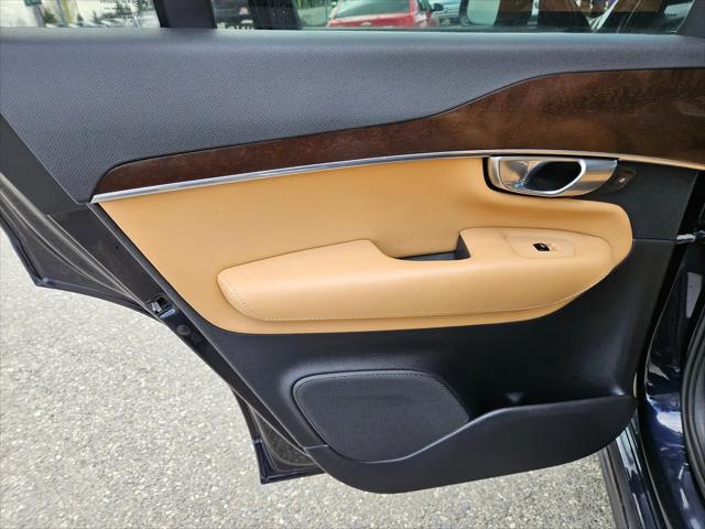 2017 Volvo XC90 T6 Momentum