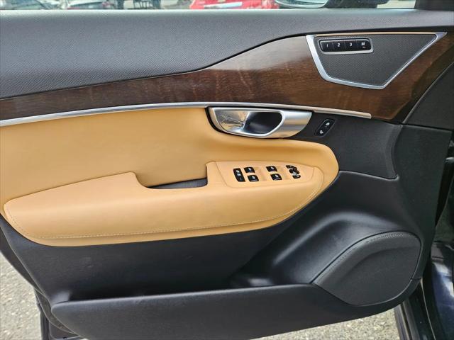 2017 Volvo XC90 T6 Momentum