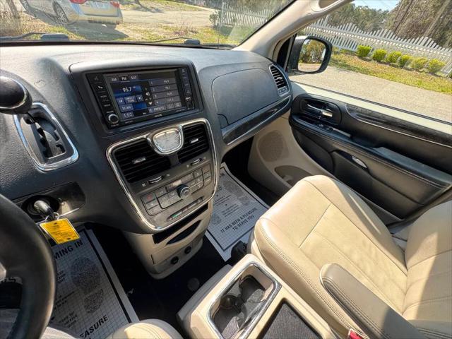 2015 Chrysler Town & Country Touring