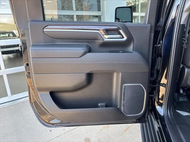 2025 Chevrolet Silverado 2500HD 4WD Crew Cab Standard Bed LTZ