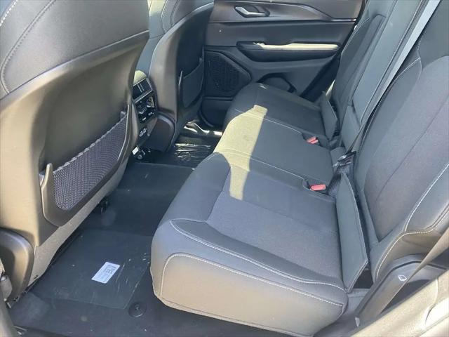 2026 Jeep Grand Cherokee Altitude 4x2