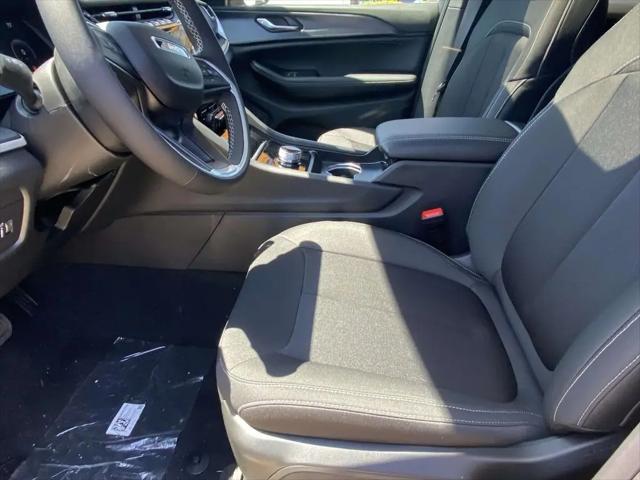 2026 Jeep Grand Cherokee Altitude 4x2
