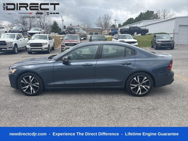 2023 Volvo S60 B5 Core Dark Theme
