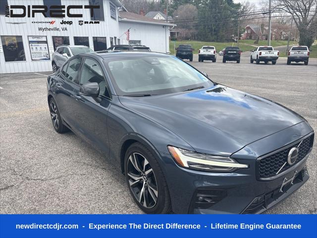 2023 Volvo S60 B5 Core Dark Theme