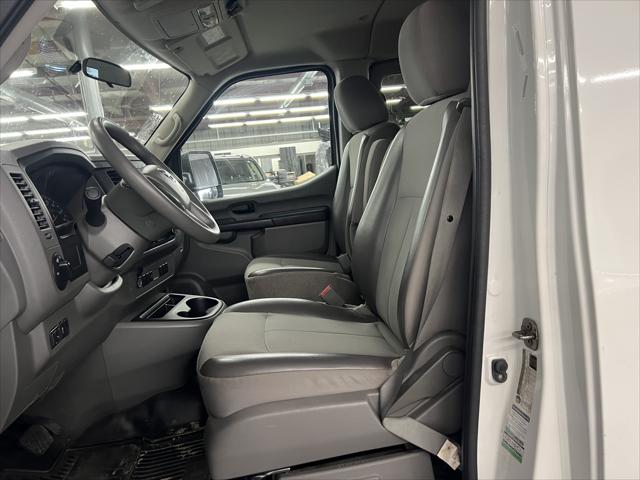2016 Nissan 3500 S V8