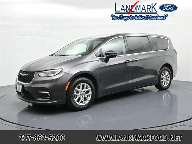2023 Chrysler Pacifica Touring L for sale in Springfield, IL