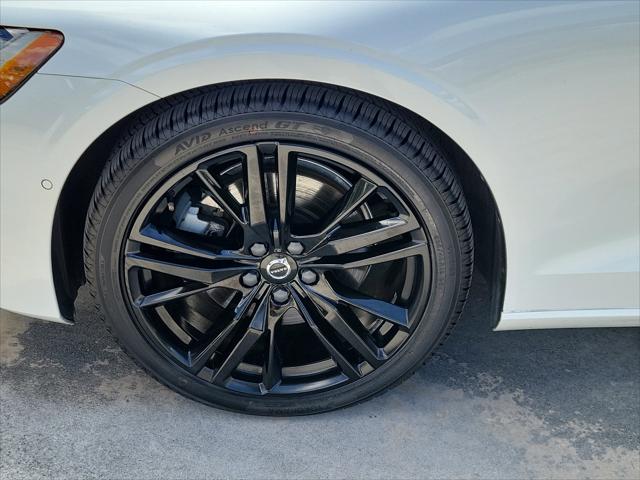 2024 Volvo S60 B5 Plus Black Edition